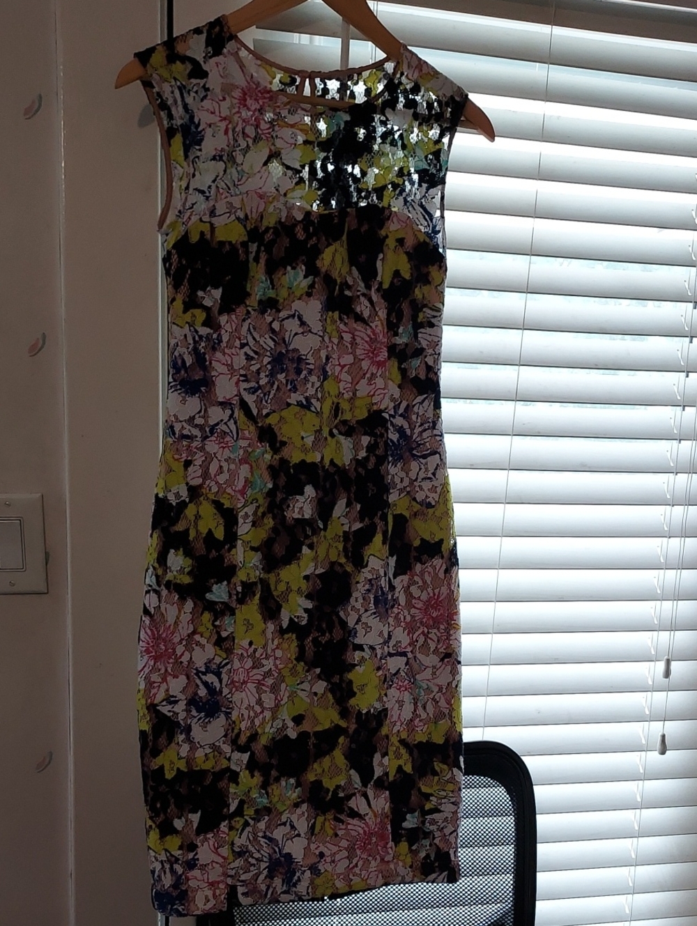 Source Unknown Floral Lace Yoke Sheath Dress in Yellow, Pink, Black
